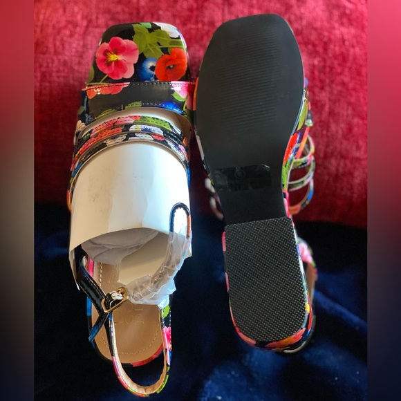 Floral block heel sandals - Picture 4 of 5